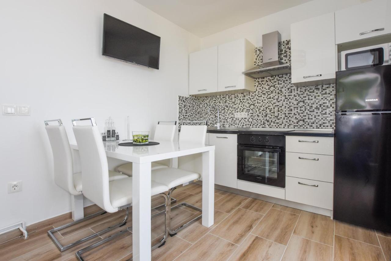 Apartmani Plazibat Mandre Exterior photo