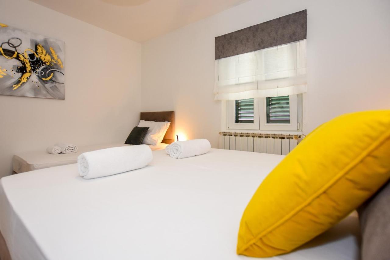 Apartmani Plazibat Mandre Exterior photo